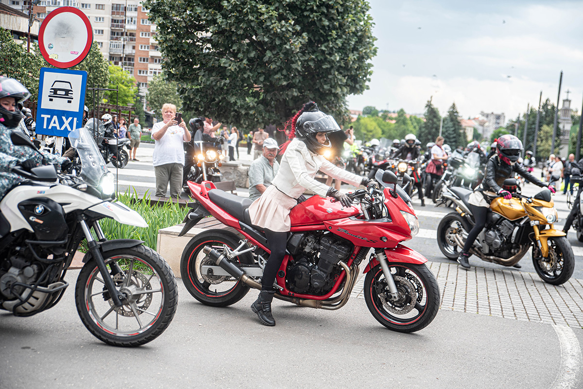 Harmadik alkalommal gurultak a női motorosok Harmadik alkalommal gurultak a női motorosok